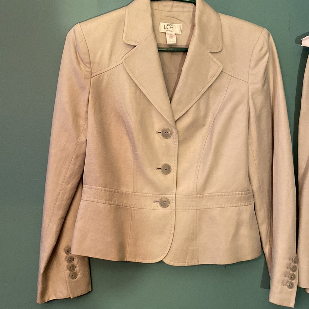 Ann Taylor 6p Silk & Linen skirt suit.